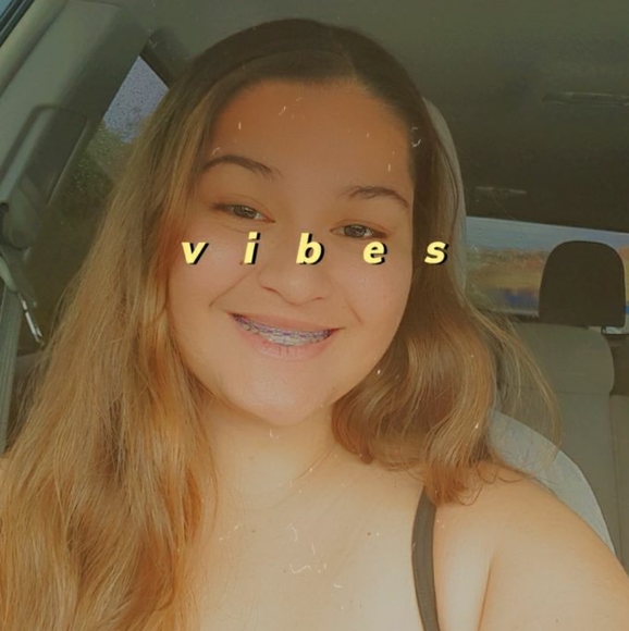 Meet your Posher, Reniah kamren - Picture 2 of 4